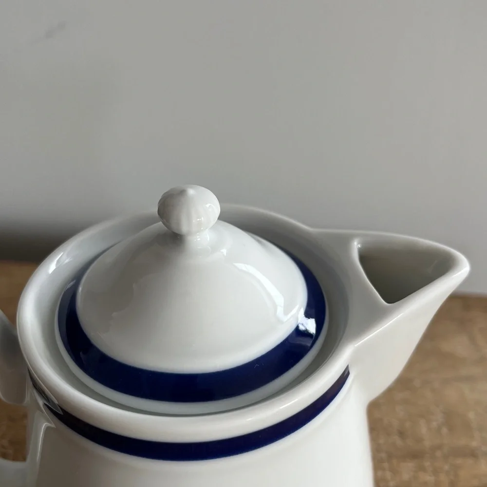 WILLIAMS SONOMA BRASSERIE WHITE AND BLUE CREAMER AND SUGAR SET